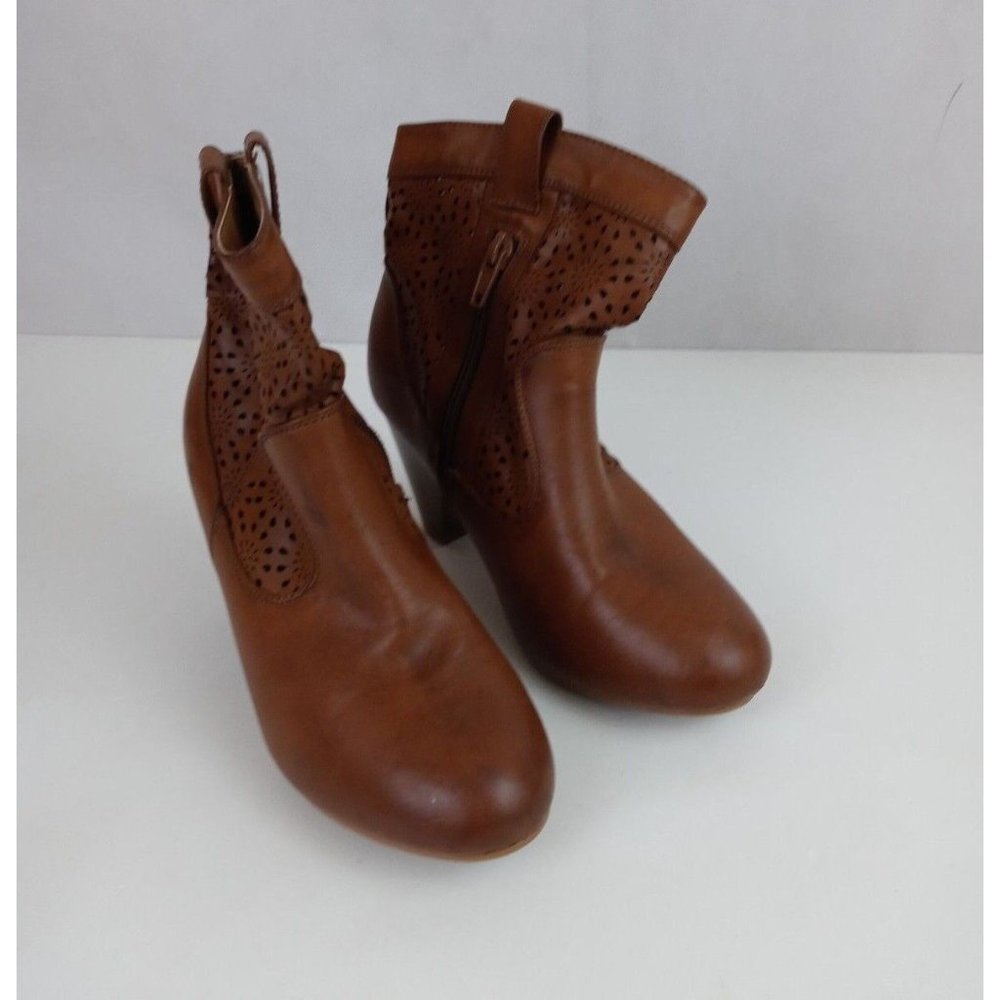 Charming Charlie Brown Leather Floral Etched Ankle Boots Botties Size 6M